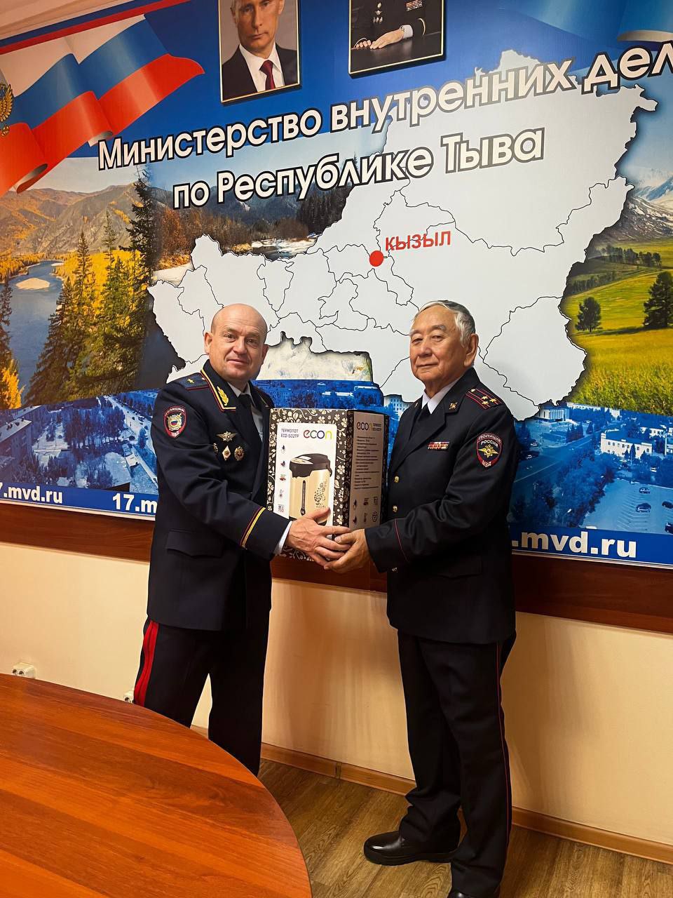 Сегодня свой юбилей отмечает председатель Совета ветеранов МВД по Республике Тыва полковник полиции в отставке Валерий Оржакович Тарыма! Сегодня свой юбилей отмечает председатель Совета ветеранов МВД по Республике Тыва полковник полиции в отставке Валерий Оржакович Тарыма!