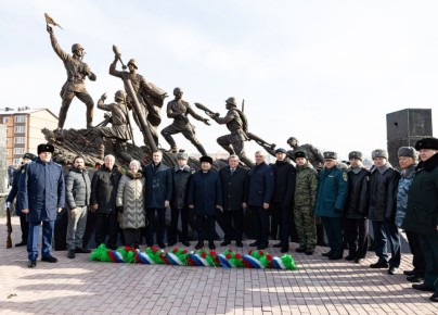 В Туве открыли памятник легендарным минометчикам братьям Шумовым