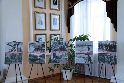 В здании Верховного Хурала открыт историко-документальный фотопроект «Летописцы истории – Спираль времени сквозь объективы фотокамер»