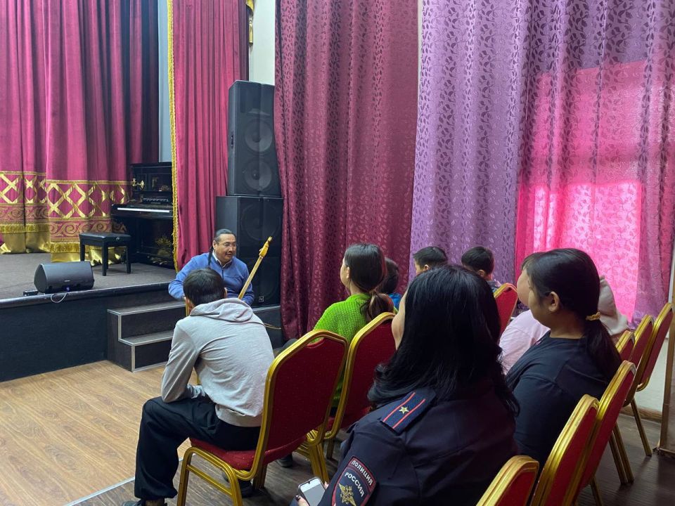 В Кызыле сотрудники подразделения по делам несовершеннолетних организовали для ребят, состоящих на учете, «Профильную смену»