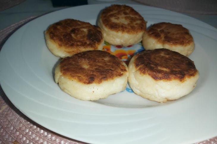 Почему сырники в духовке полезнее сковороды: разбор калорий и текстуры