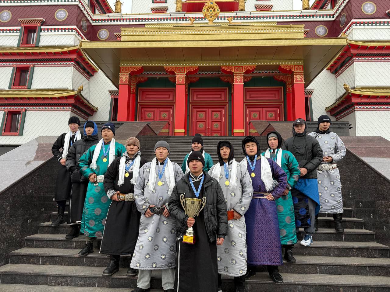 Школьники из села Хову-Аксы стали чемпионами «Волейбольных горизонтов» в ВДЦ «Океан» Школьники из села Хову-Аксы стали чемпионами «Волейбольных горизонтов» в ВДЦ «Океан»
