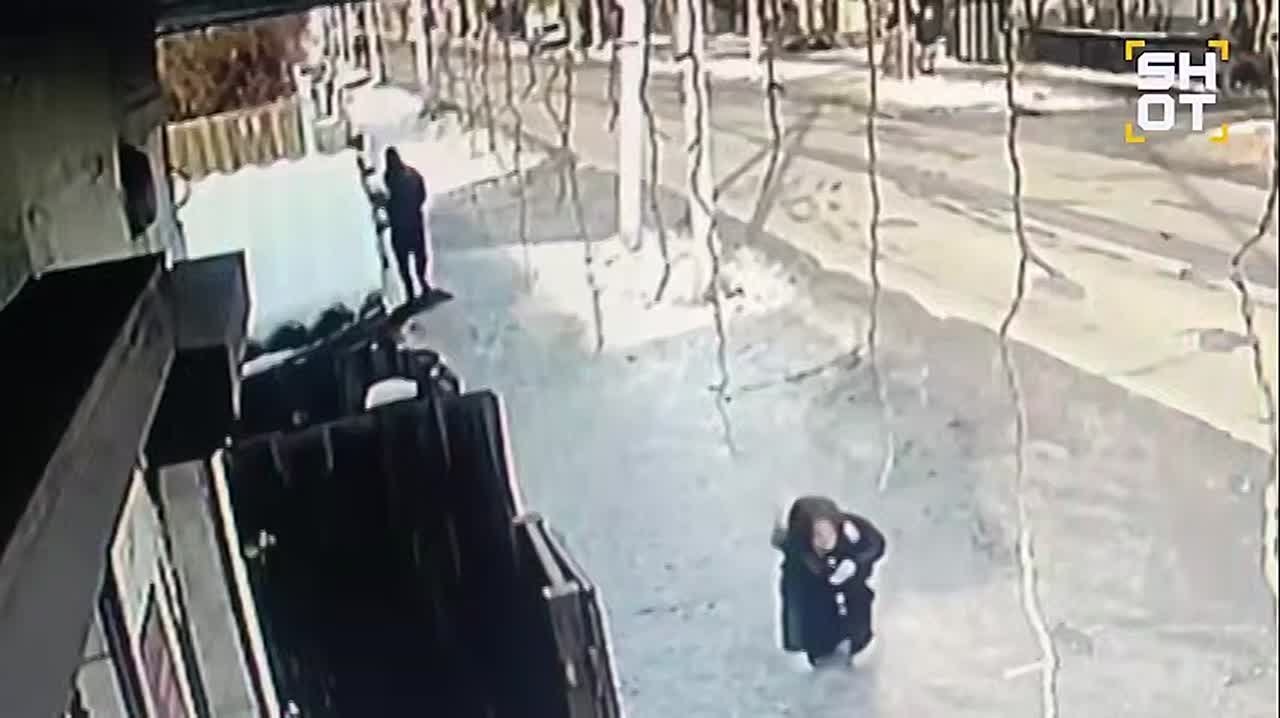 В Тыве задержан педофил, который повалил на землю и поцеловал школьницу