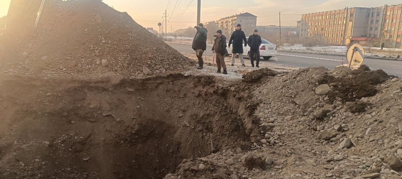 В Кызыле начали устранять аварию в канализационном коллекторе В Кызыле начали устранять аварию в канализационном коллекторе