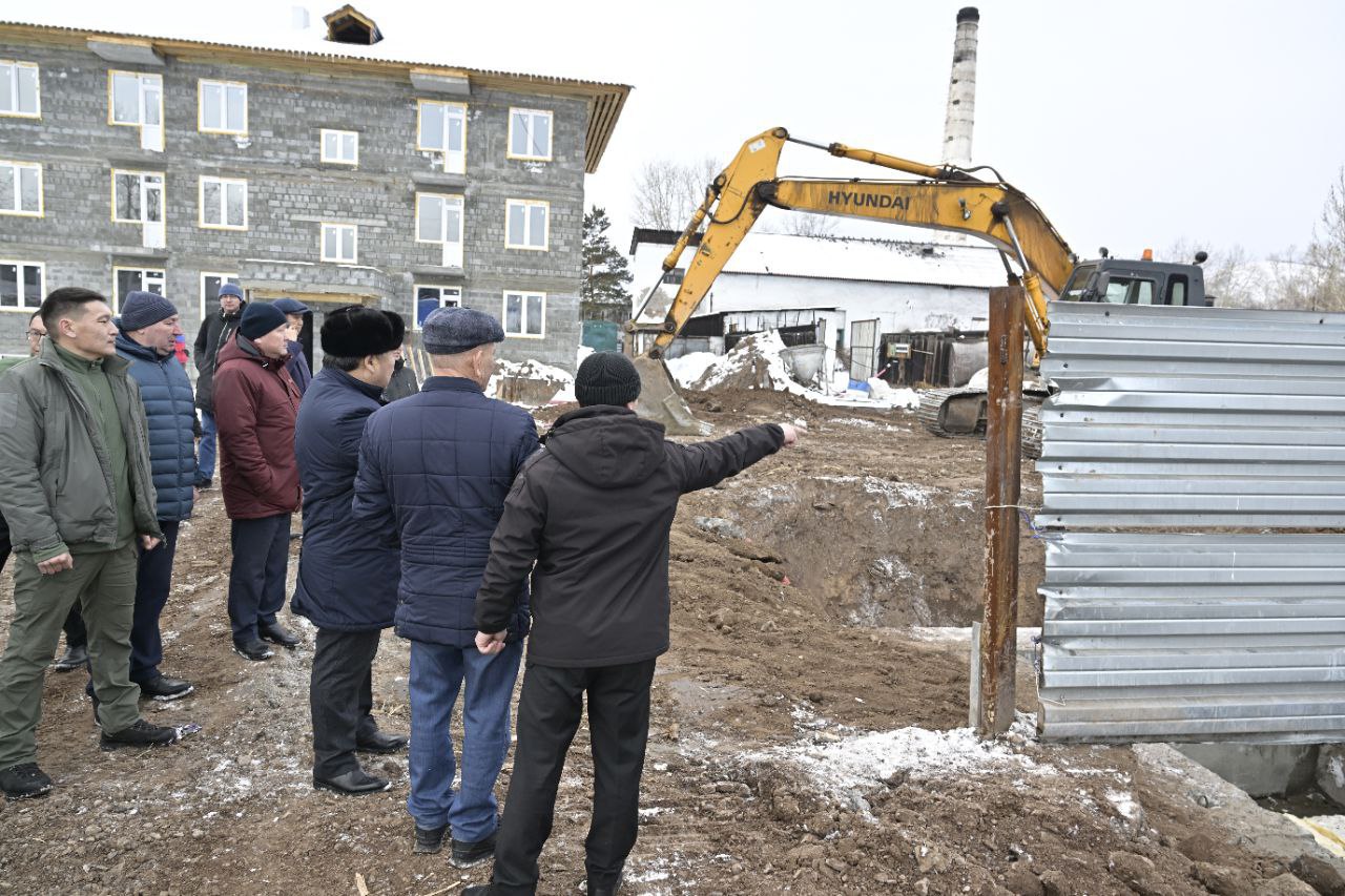 Глава Тувы проверил ход строительства новой школы и многоквартирного дома в Туране Глава Тувы проверил ход строительства новой школы и многоквартирного дома в Туране