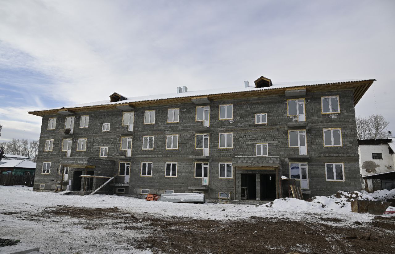 Глава Тувы проверил ход строительства новой школы и многоквартирного дома в Туране Глава Тувы проверил ход строительства новой школы и многоквартирного дома в Туране