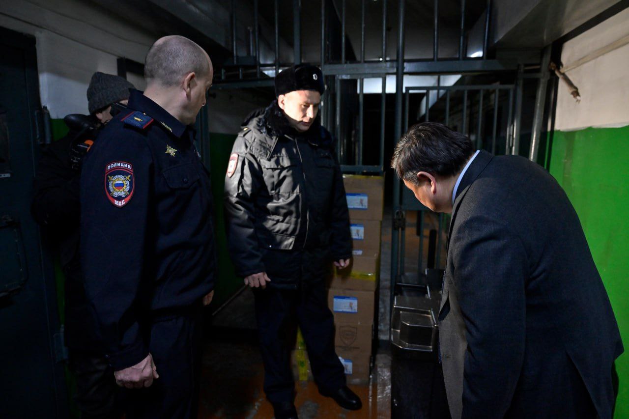 Глава Тувы и министр МВД проверили работу полиции в Пий-Хемском районе Глава Тувы и министр МВД проверили работу полиции в Пий-Хемском районе