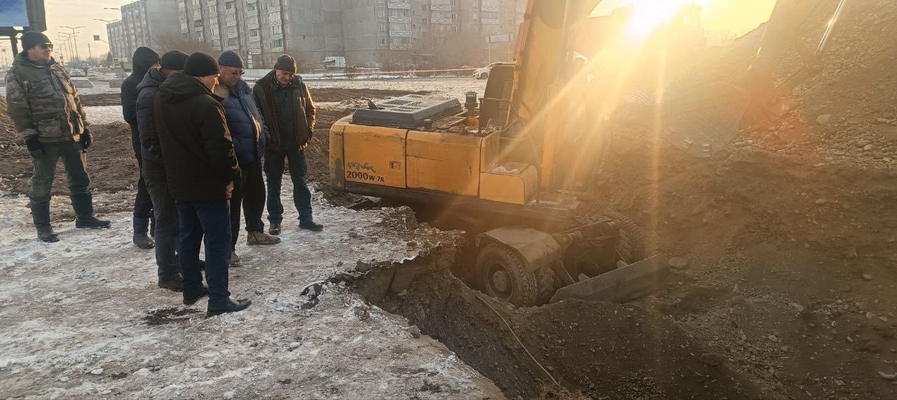 В Кызыле начали устранять аварию в канализационном коллекторе В Кызыле начали устранять аварию в канализационном коллекторе