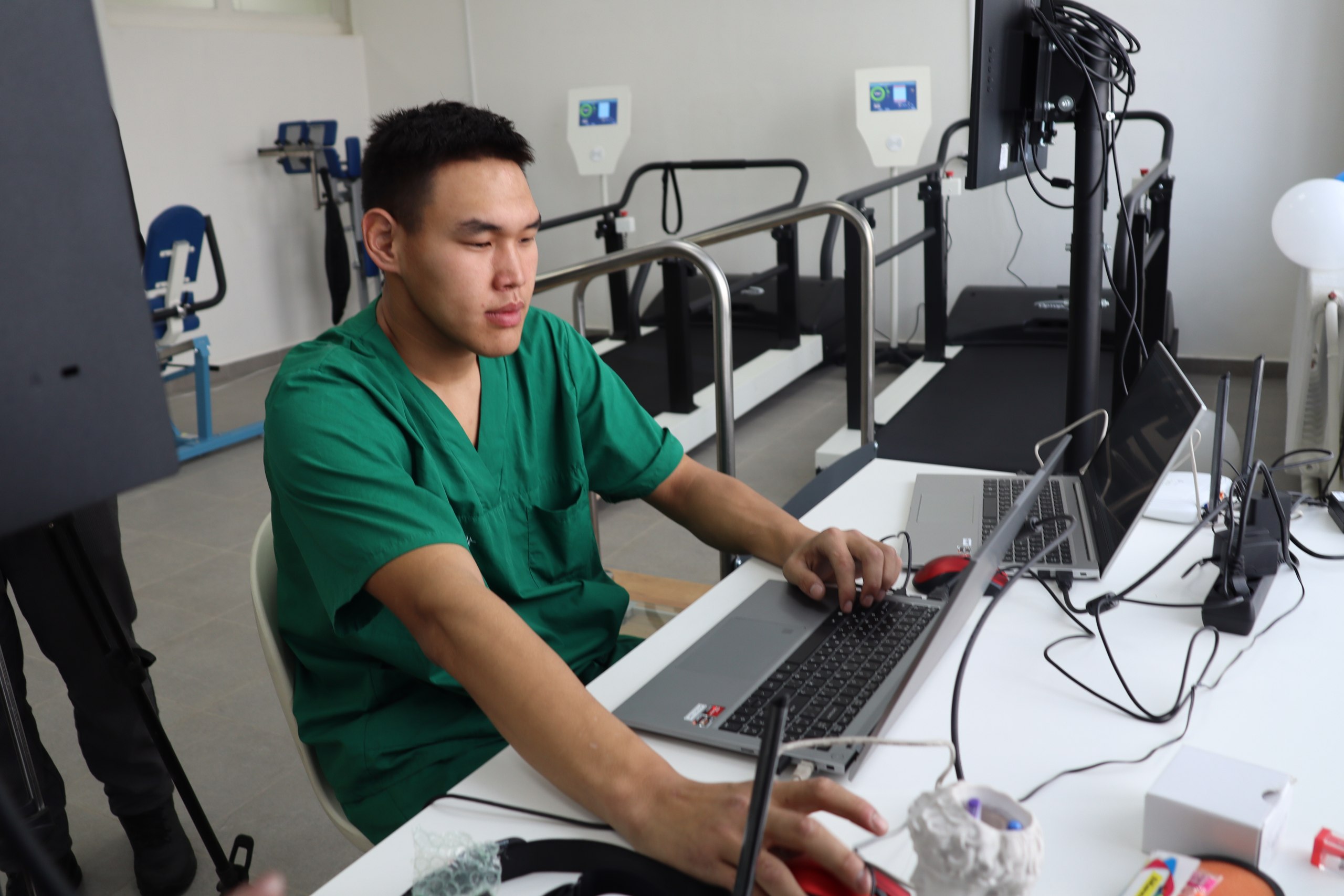 В Дзун-Хемчикском медицинском многофункциональном центре (ММЦ) состоялось официальное открытие реабилитационного отделения в здании хирургического отделения, которое недавно было капитально отремонтировано в рамках программы... В Дзун-Хемчикском медицинском многофункциональном центре (ММЦ) состоялось официальное открытие реабилитационного отделения в здании хирургического отделения, которое недавно было капитально отремонтировано в рамках программы...