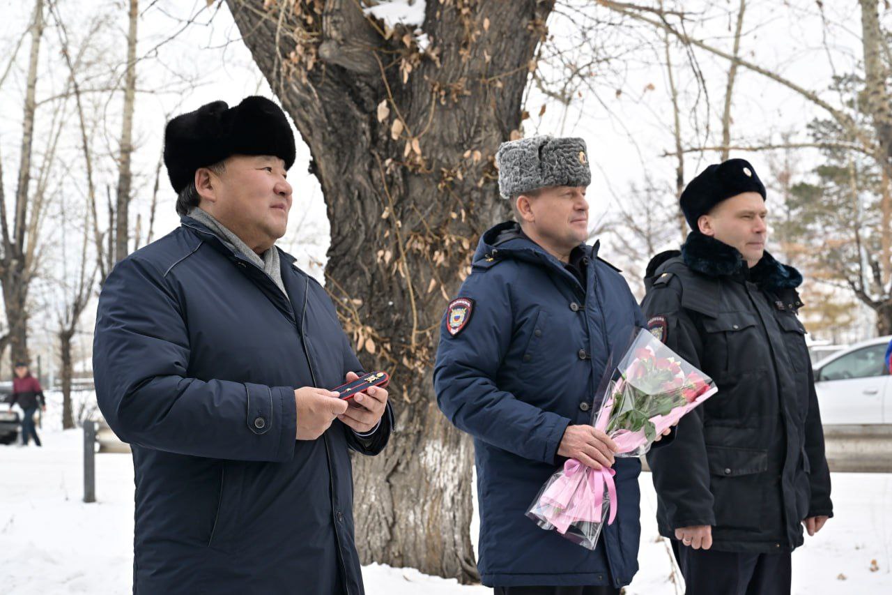 Глава Тувы и министр МВД проверили работу полиции в Пий-Хемском районе Глава Тувы и министр МВД проверили работу полиции в Пий-Хемском районе