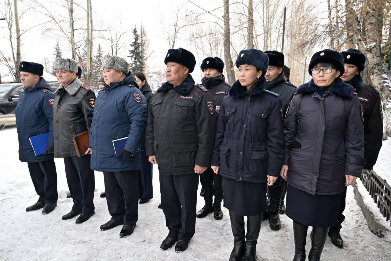 Глава Тувы и министр МВД проверили работу полиции в Пий-Хемском районе Глава Тувы и министр МВД проверили работу полиции в Пий-Хемском районе