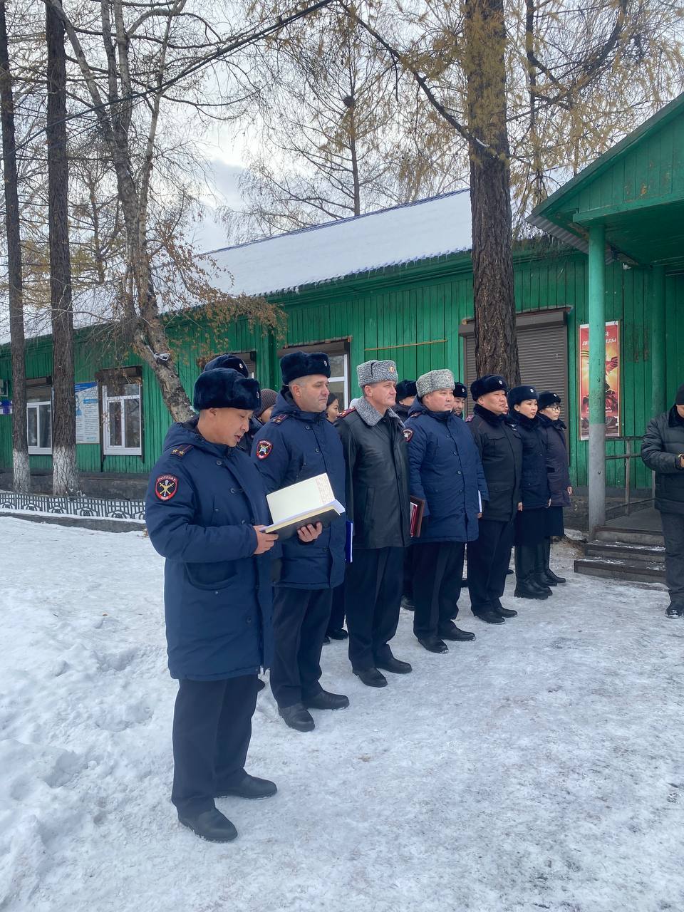 Глава Республики Тыва Владислав Ховалыг и руководитель регионального МВД Юрий Завьялов в ходе рабочей поездки посетили пункт полиции № 7 (г. Туран) Глава Республики Тыва Владислав Ховалыг и руководитель регионального МВД Юрий Завьялов в ходе рабочей поездки посетили пункт полиции № 7 (г. Туран)