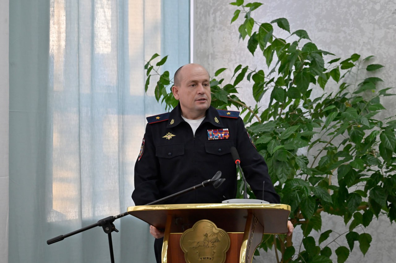 Глава Республики Тыва Владислав Ховалыг и руководитель регионального МВД Юрий Завьялов в ходе рабочей поездки посетили пункт полиции № 7 (г. Туран) Глава Республики Тыва Владислав Ховалыг и руководитель регионального МВД Юрий Завьялов в ходе рабочей поездки посетили пункт полиции № 7 (г. Туран)