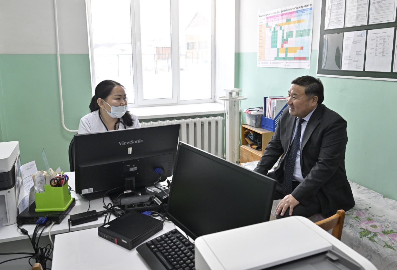 Глава Тувы Владислав Ховалыг посетил центральную кожуунную больницу Пий-Хемского района во время своей рабочей поездки в Туран Глава Тувы Владислав Ховалыг посетил центральную кожуунную больницу Пий-Хемского района во время своей рабочей поездки в Туран