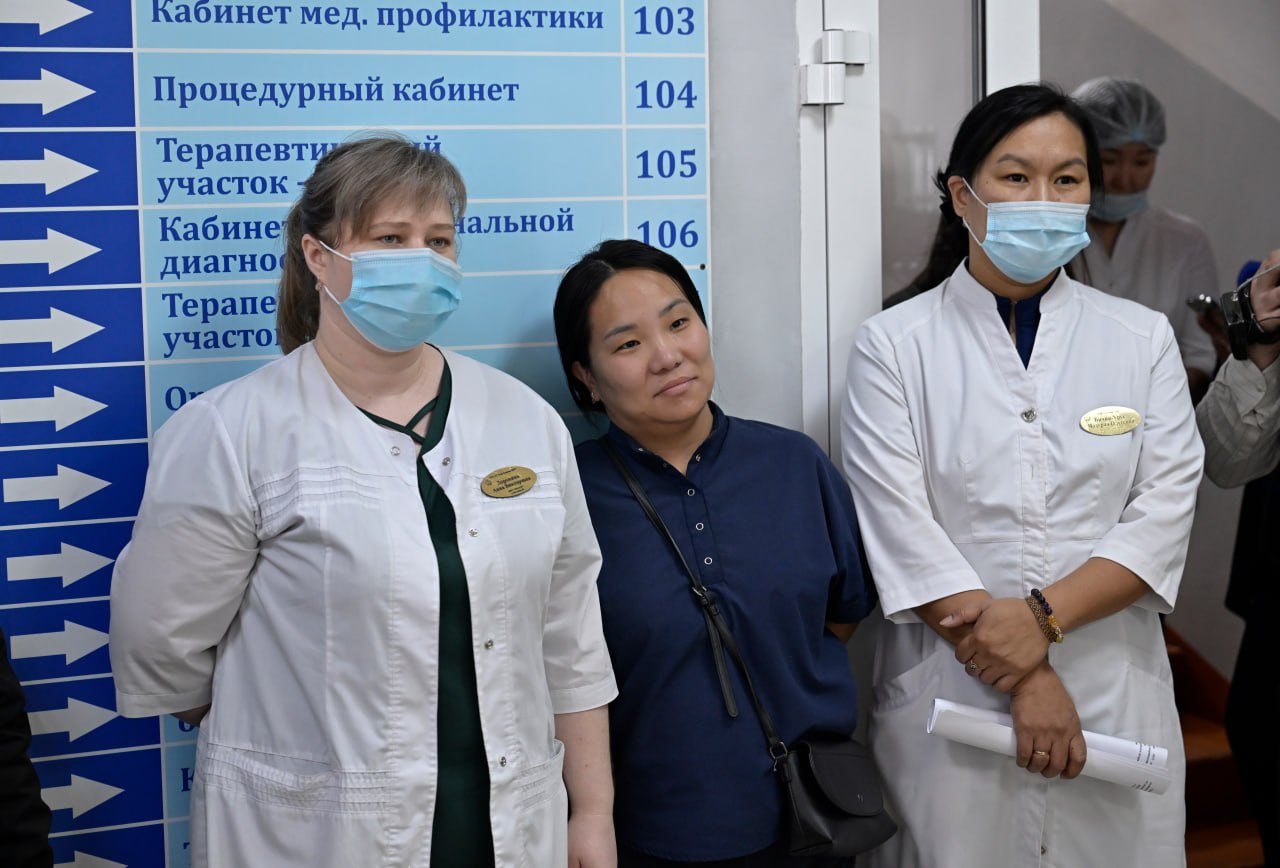 Глава Тувы Владислав Ховалыг посетил центральную кожуунную больницу Пий-Хемского района во время своей рабочей поездки в Туран Глава Тувы Владислав Ховалыг посетил центральную кожуунную больницу Пий-Хемского района во время своей рабочей поездки в Туран