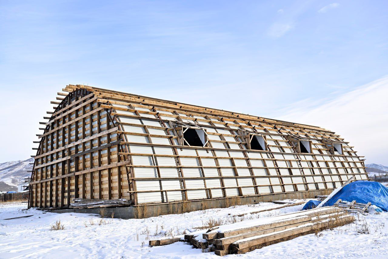 Глава Тувы проинспектировал обновленный Дом культуры и строительство спортзала в селе Уюк Глава Тувы проинспектировал обновленный Дом культуры и строительство спортзала в селе Уюк