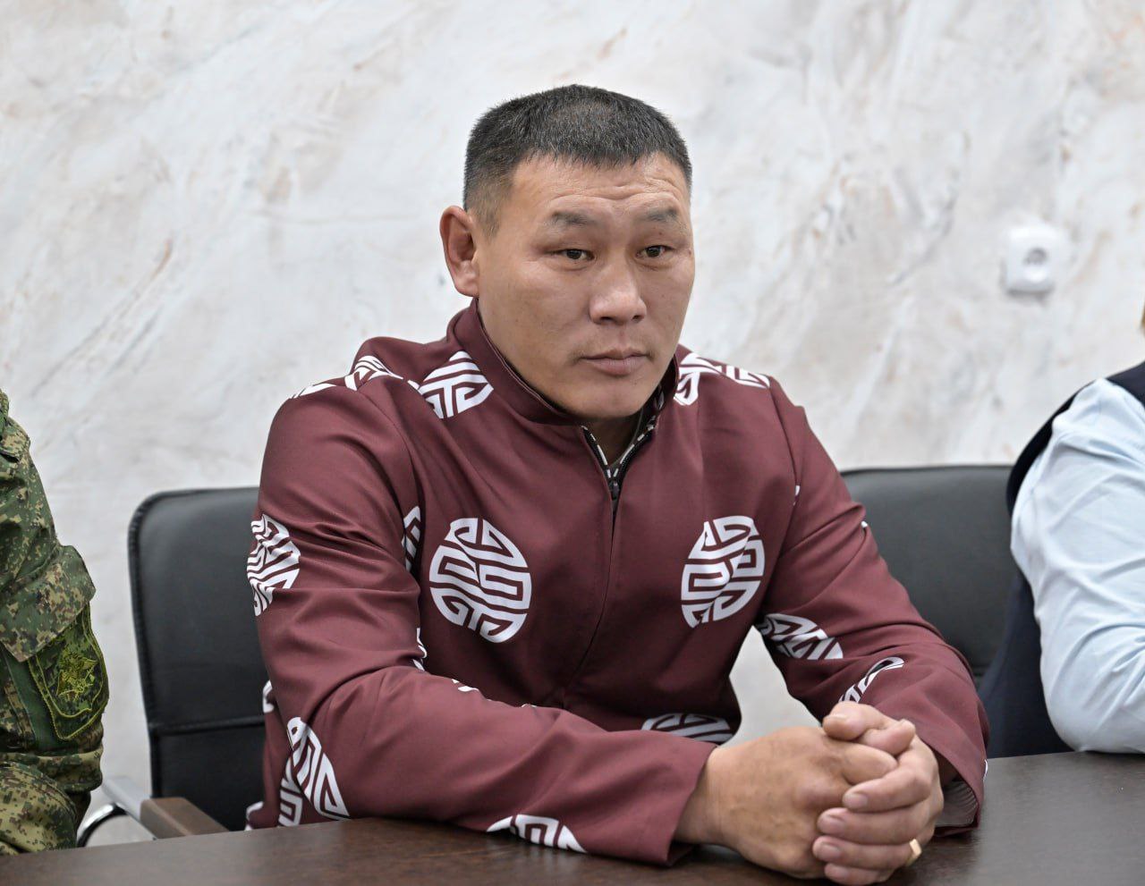 Глава Тувы встретился с участниками СВО и их семьями в Пий-Хемском районе Глава Тувы встретился с участниками СВО и их семьями в Пий-Хемском районе