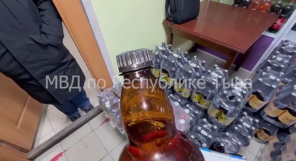  -,   -    -       900   