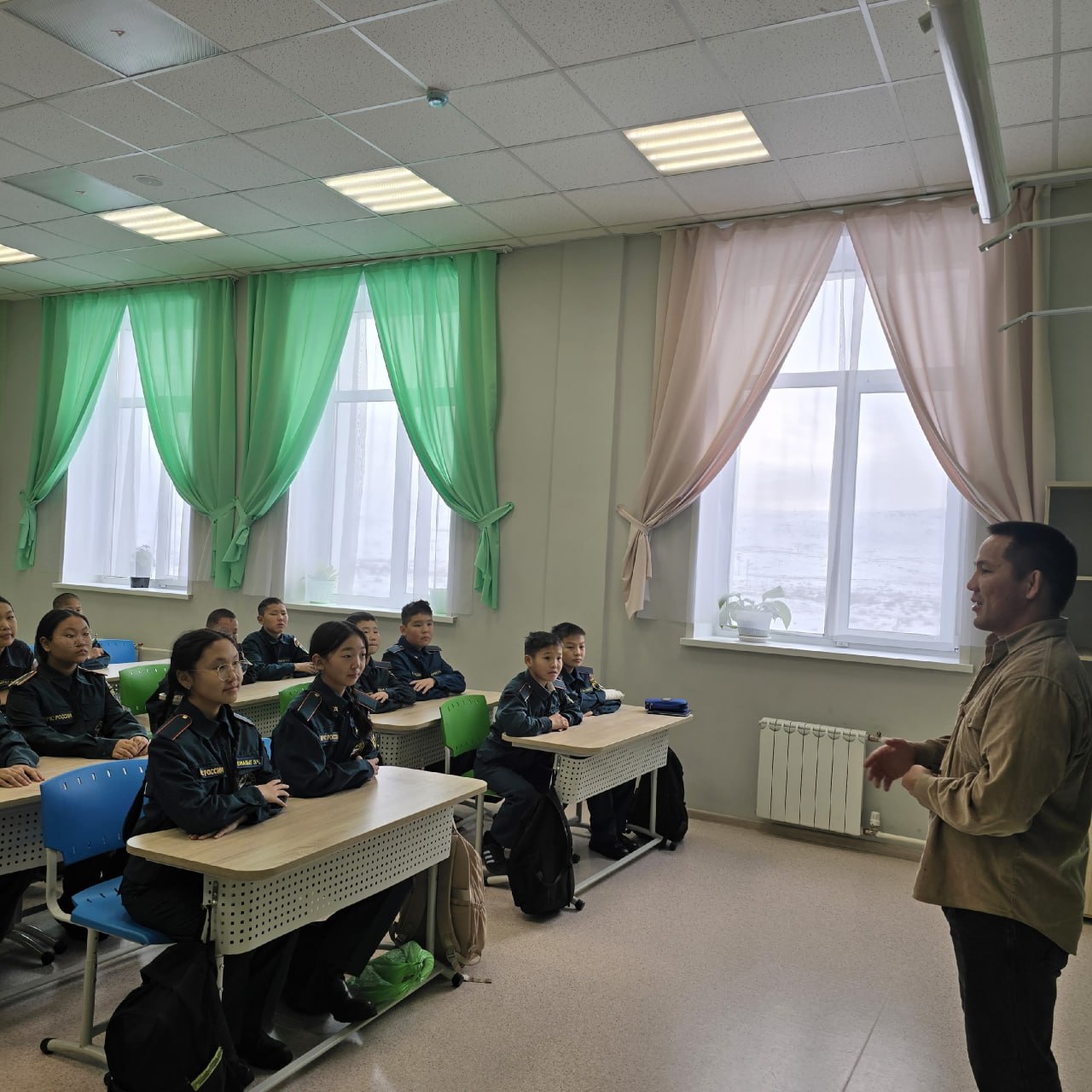 Ветеран СВО Чингис Сарыглар встретился со школьниками Ветеран СВО Чингис Сарыглар встретился со школьниками