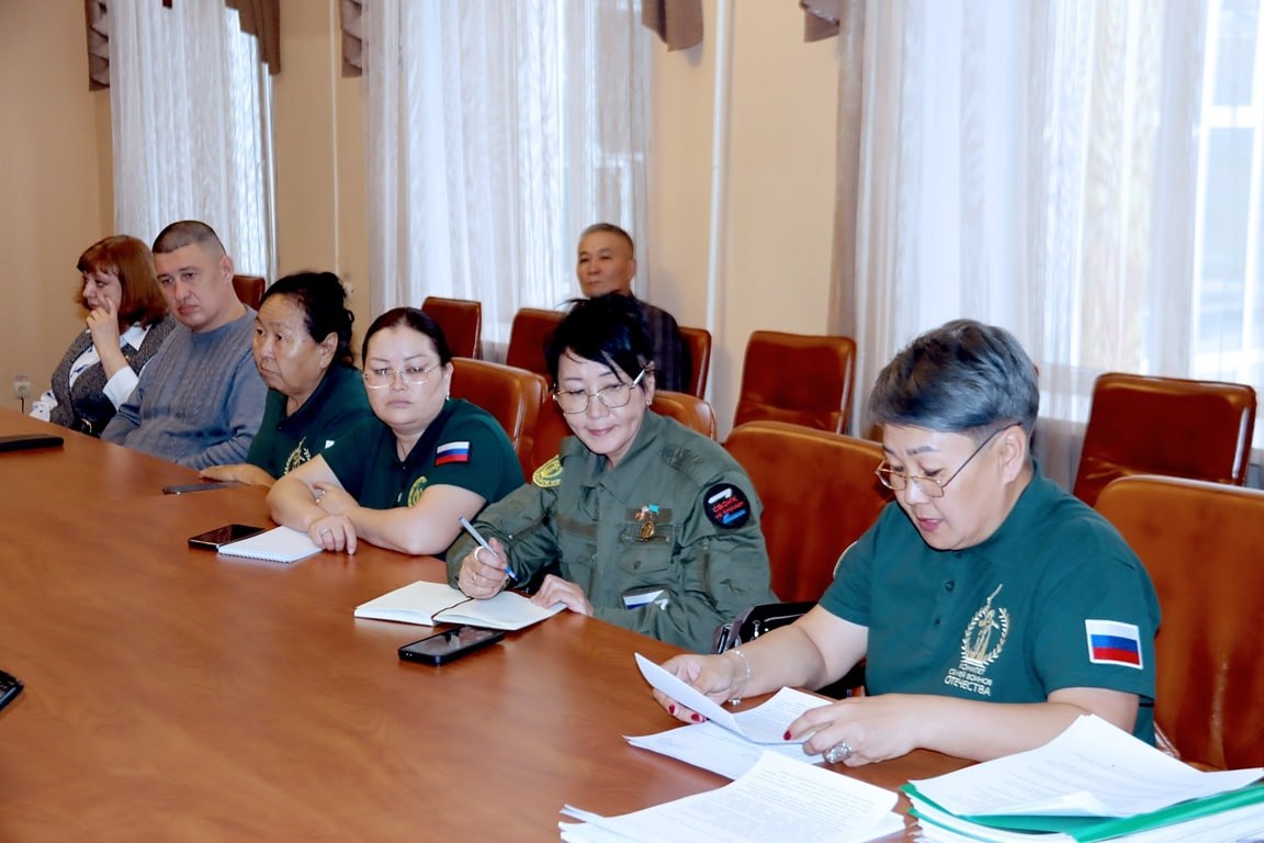 В Верховном Хурале встретились с представителями Комитета семей воинов Отечества В Верховном Хурале встретились с представителями Комитета семей воинов Отечества