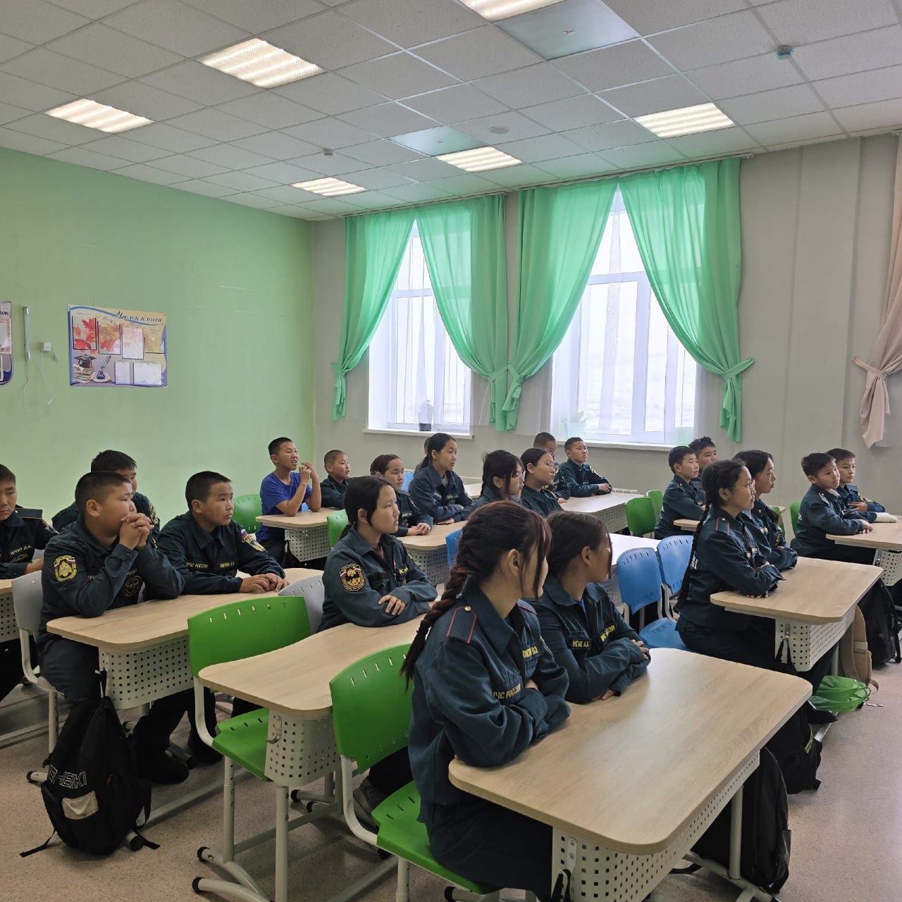 Ветеран СВО Чингис Сарыглар встретился со школьниками Ветеран СВО Чингис Сарыглар встретился со школьниками