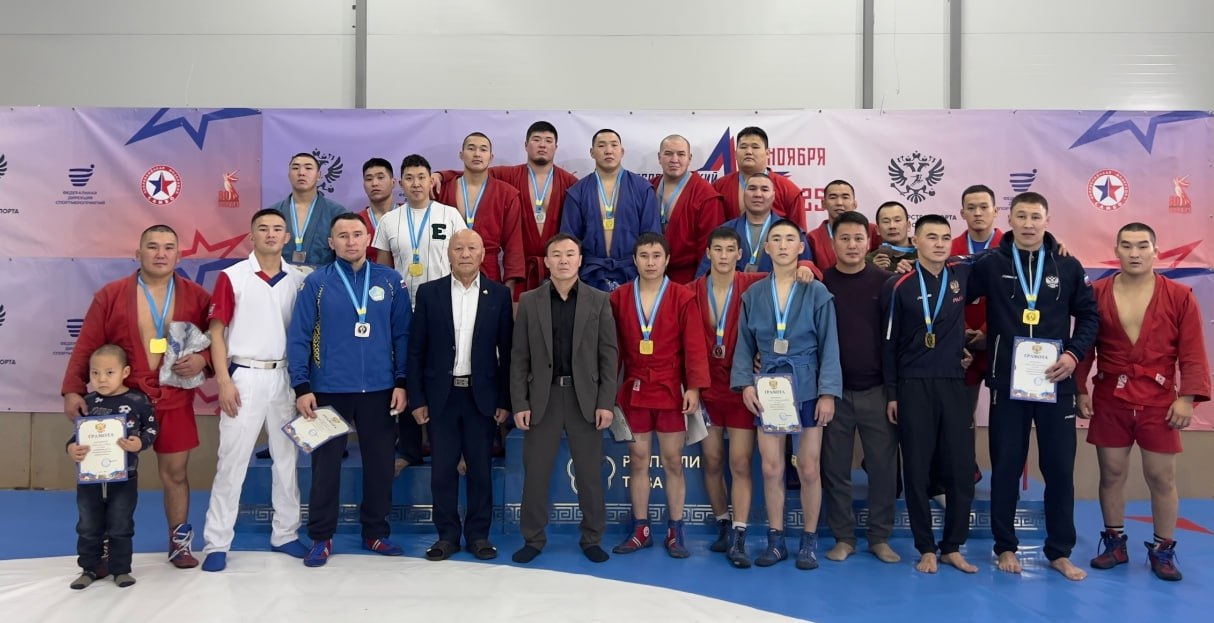 В Туве прошел чемпионат республики по самбо среди мужчин В Туве прошел чемпионат республики по самбо среди мужчин