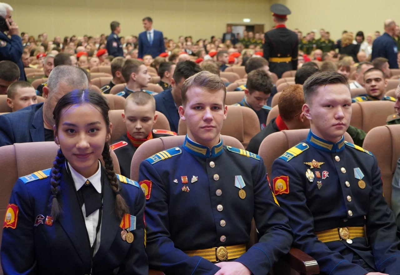 Кадеты Кызылского ПКУ покорили «Кадетский взгляд» историей «Последнего табуна» Кадеты Кызылского ПКУ покорили «Кадетский взгляд» историей «Последнего табуна»