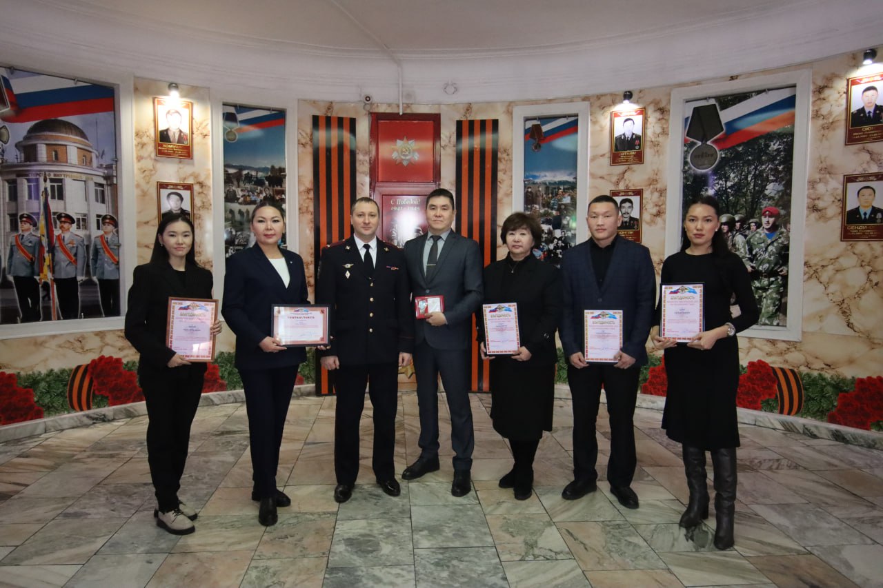 В МВД по Республике Тыва награждены отличившиеся сотрудники и работники государственного органа В МВД по Республике Тыва награждены отличившиеся сотрудники и работники государственного органа