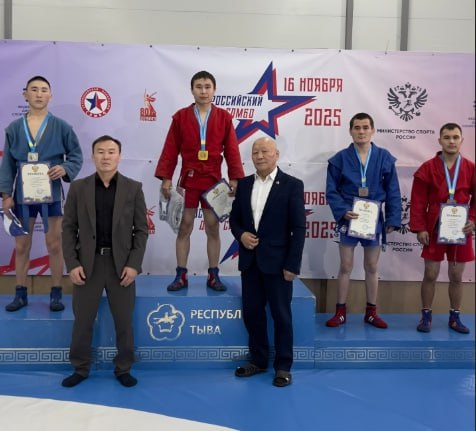 В Туве прошел чемпионат республики по самбо среди мужчин