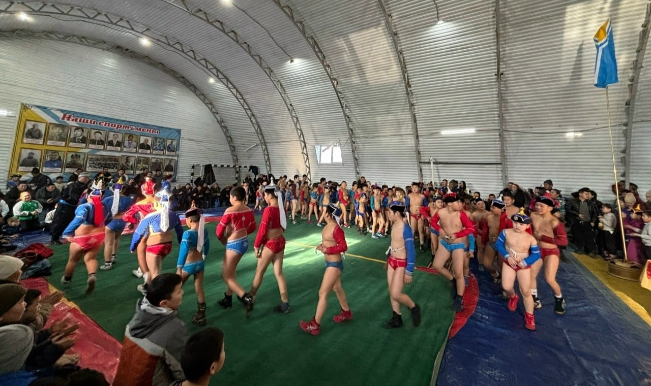 Ак-дуругжулар бичии мгезин деткип, мотоциклди белекке берген Ак-дуругжулар бичии мгезин деткип, мотоциклди белекке берген