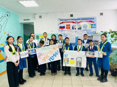 Юные инспекторы движения МБОУ СОШ №4 г. Чадан напомнили родителям о безопасности детей в автомобиле