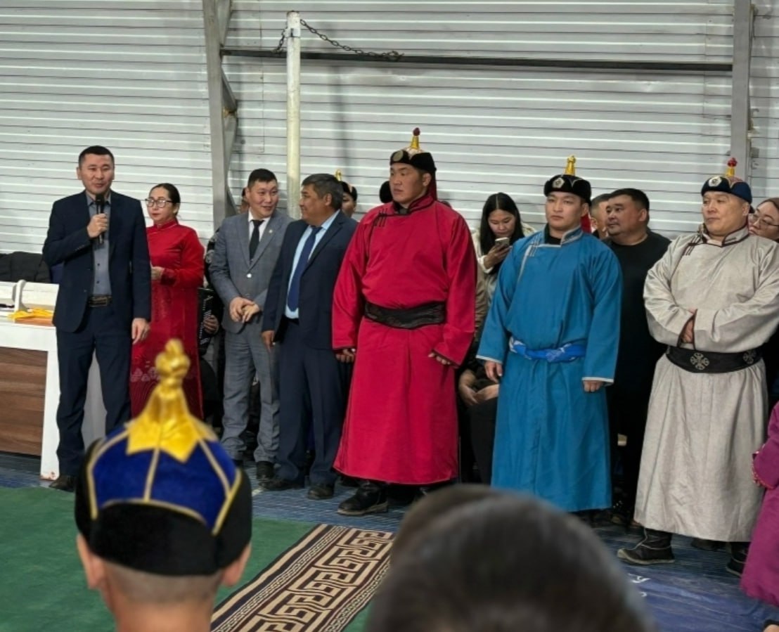 Ак-дуругжулар бичии мгезин деткип, мотоциклди белекке берген Ак-дуругжулар бичии мгезин деткип, мотоциклди белекке берген