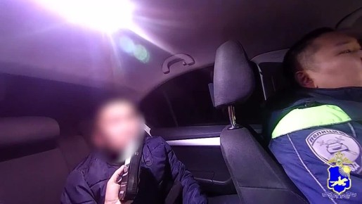 В Туве инспекторы ДПС в ходе ночной погони со стрельбой задержали нетрезвого водителя-нарушителя