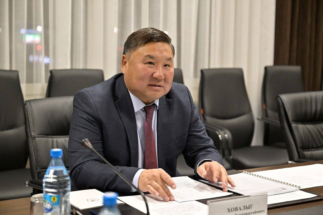 Глава Тувы встретился с новым генеральным директором ООО «Лунсин» Глава Тувы встретился с новым генеральным директором ООО «Лунсин»