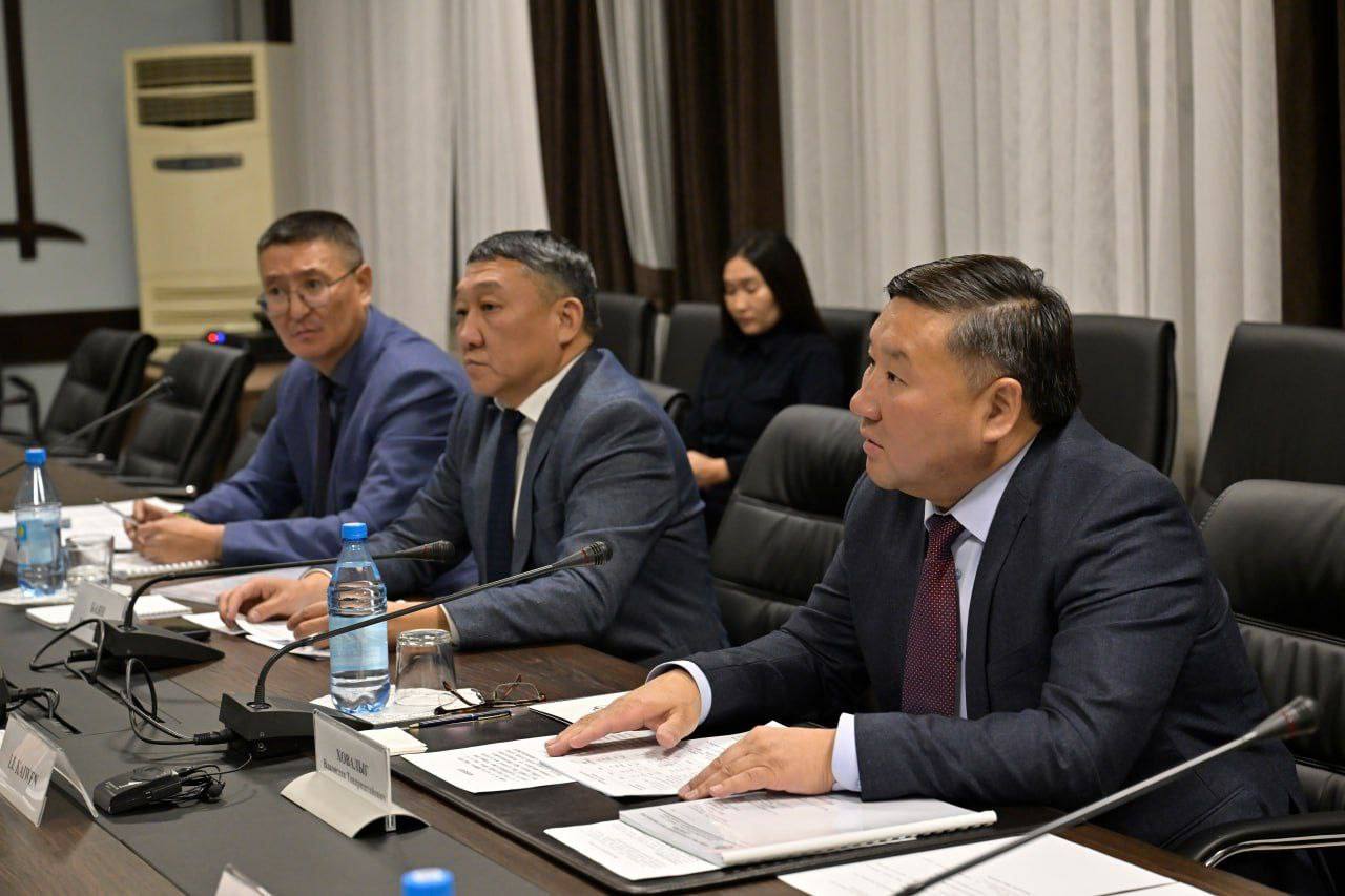 Глава Тувы встретился с новым генеральным директором ООО «Лунсин» Глава Тувы встретился с новым генеральным директором ООО «Лунсин»