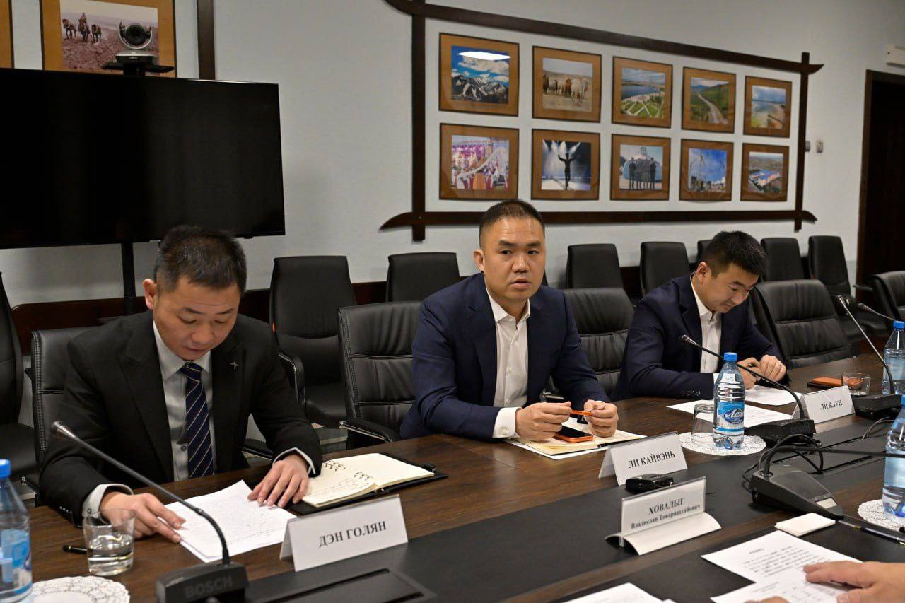 Глава Тувы встретился с новым генеральным директором ООО «Лунсин» Глава Тувы встретился с новым генеральным директором ООО «Лунсин»
