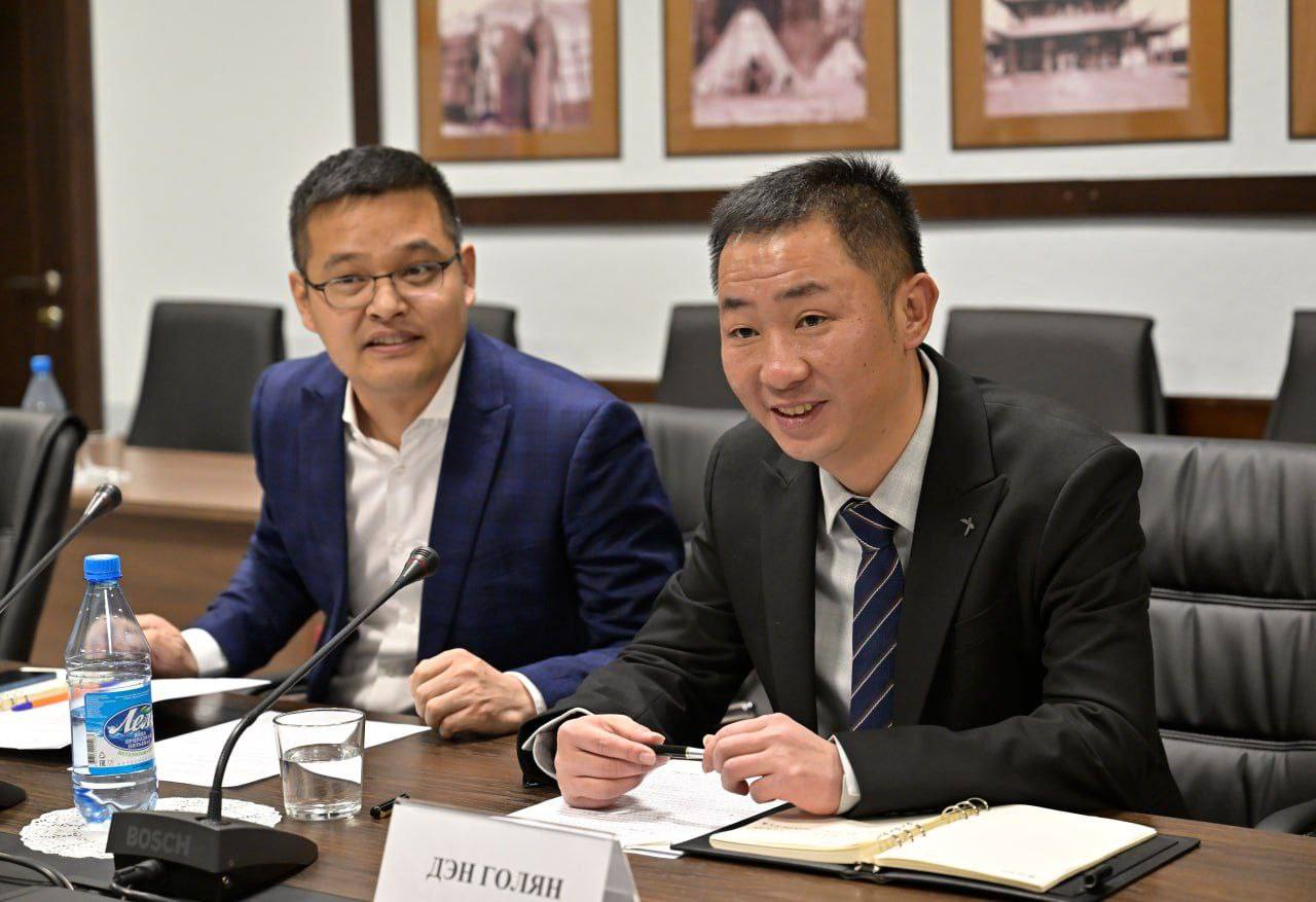 Глава Тувы встретился с новым генеральным директором ООО «Лунсин» Глава Тувы встретился с новым генеральным директором ООО «Лунсин»