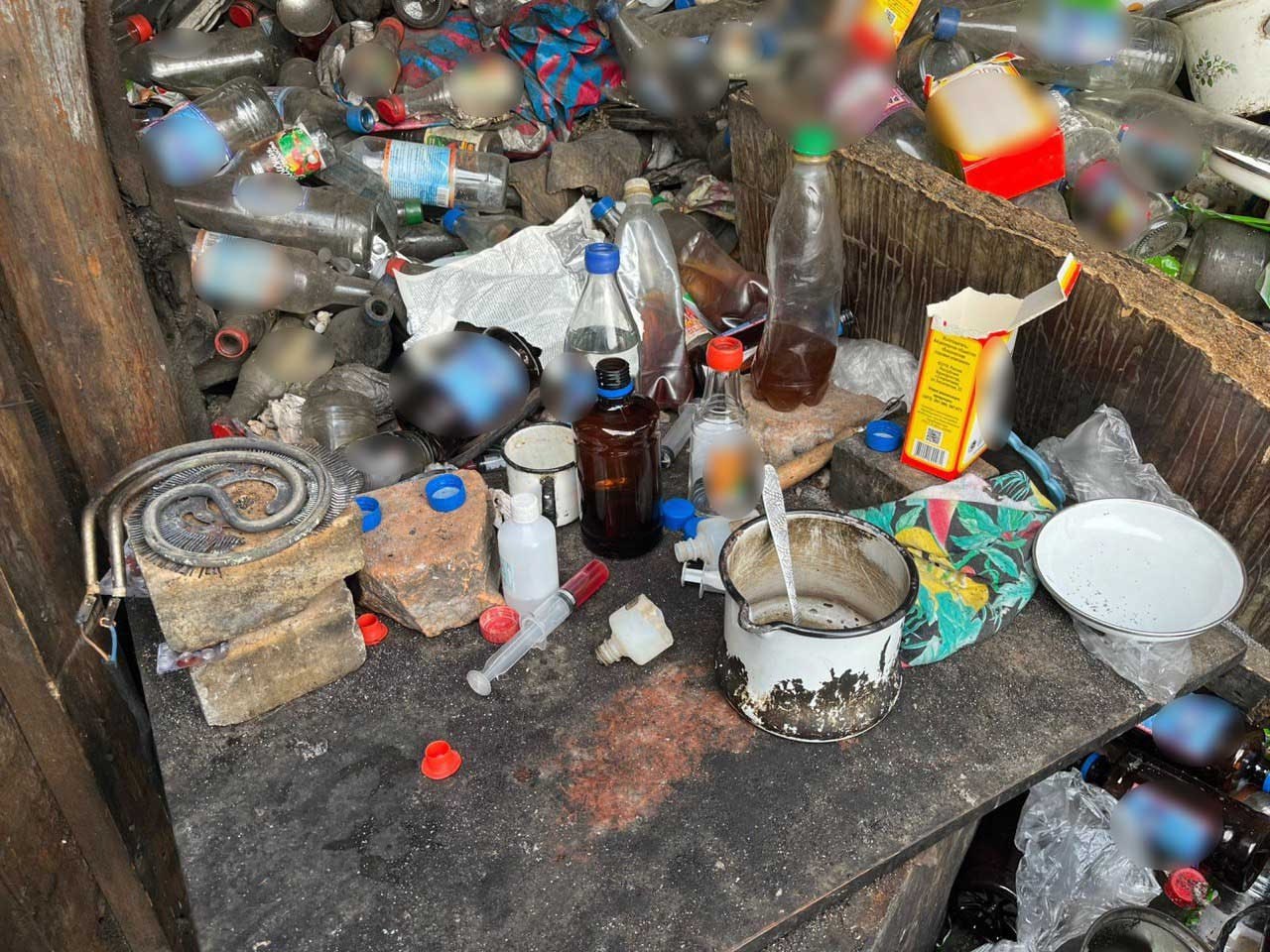 В Кызыле ликвидирован наркопритон в частном доме на улице Складской В Кызыле ликвидирован наркопритон в частном доме на улице Складской