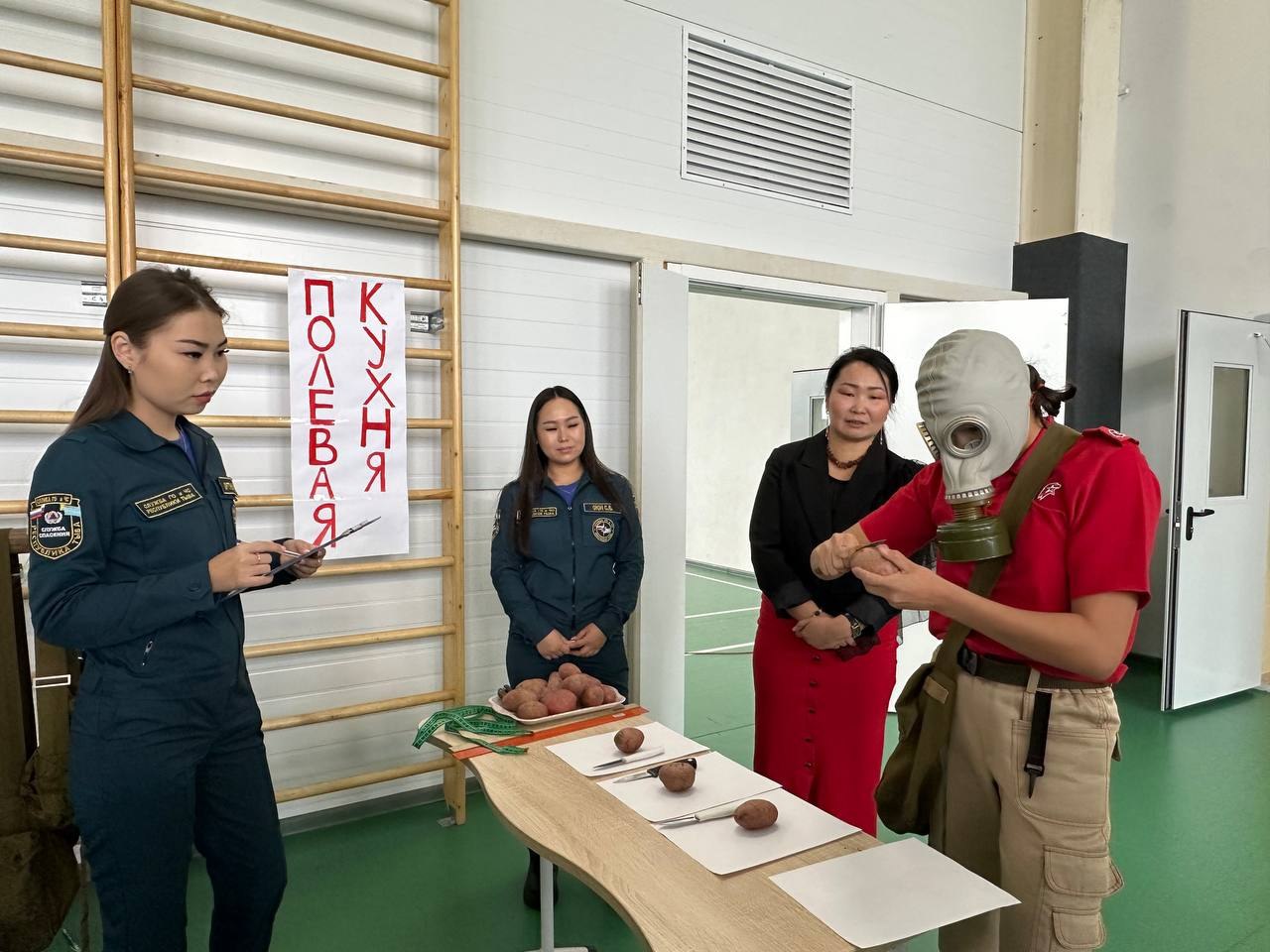 В Туве состоялась первая военно-патриотическая игра «Девушки в погонах» В Туве состоялась первая военно-патриотическая игра «Девушки в погонах»