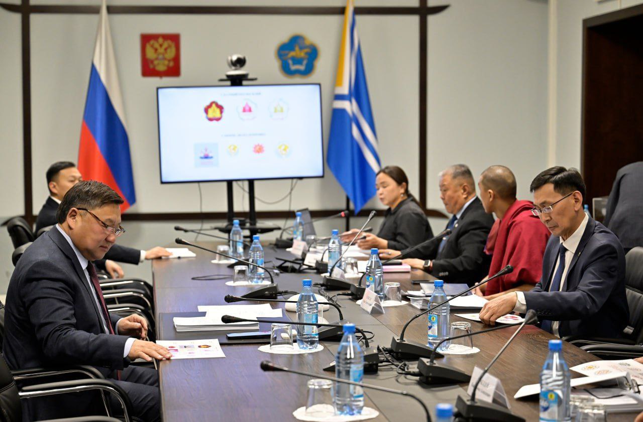 В Туве изучили варианты брендбука IV Международного буддийского форума-2026 В Туве изучили варианты брендбука IV Международного буддийского форума-2026