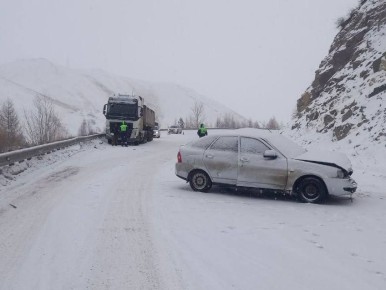 В местечке Беграда Пий-Хемского района устанавливаются обстоятельства ДТП с двумя пострадавшими