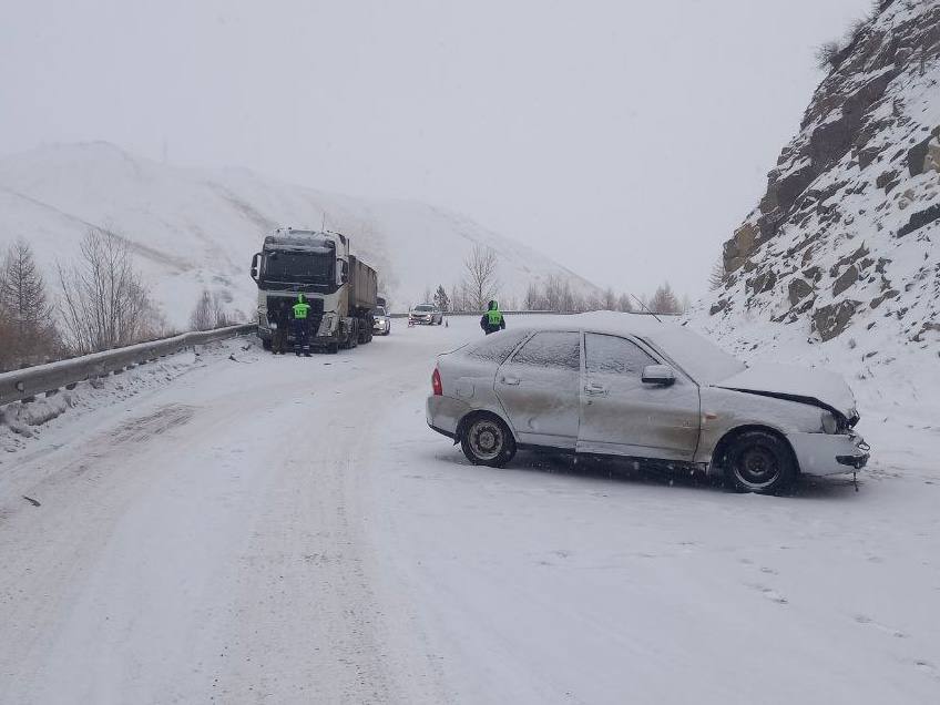 В местечке Беграда Пий-Хемского района устанавливаются обстоятельства ДТП с двумя пострадавшими