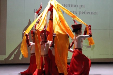 День детства во Дворце молодёжи: в Туве чествовали педиатров