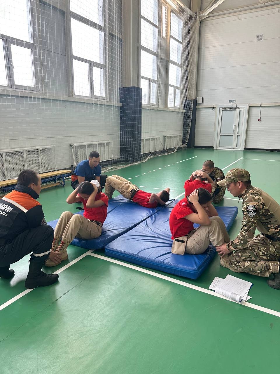 В Кызыле прошла военно-спортивная игра «Девушки в погонах» В Кызыле прошла военно-спортивная игра «Девушки в погонах»