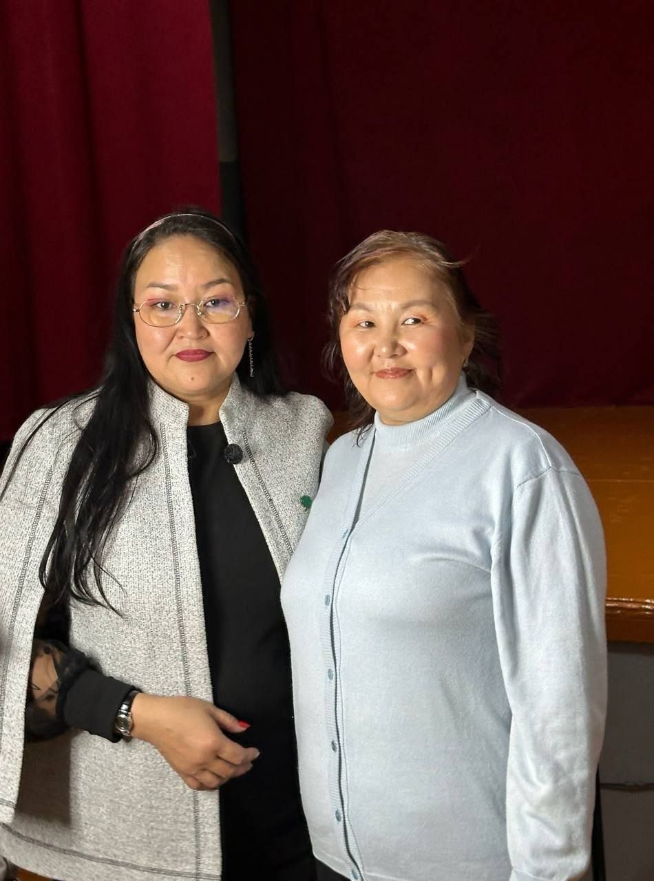 Хады сумузуну культура бажыынга арын-шырай чараштаар мастер, Бии-Хемни г-блеге болгаш уругларга социал дуза чедирер твн директоруну хлээлгезин кседип турар Изольда Кула «Чону-биле хглеп чору чараш кадын» деп мастер-классты... Хады сумузуну культура бажыынга арын-шырай чараштаар мастер, Бии-Хемни г-блеге болгаш уругларга социал дуза чедирер твн директоруну хлээлгезин кседип турар Изольда Кула «Чону-биле хглеп чору чараш кадын» деп мастер-классты...