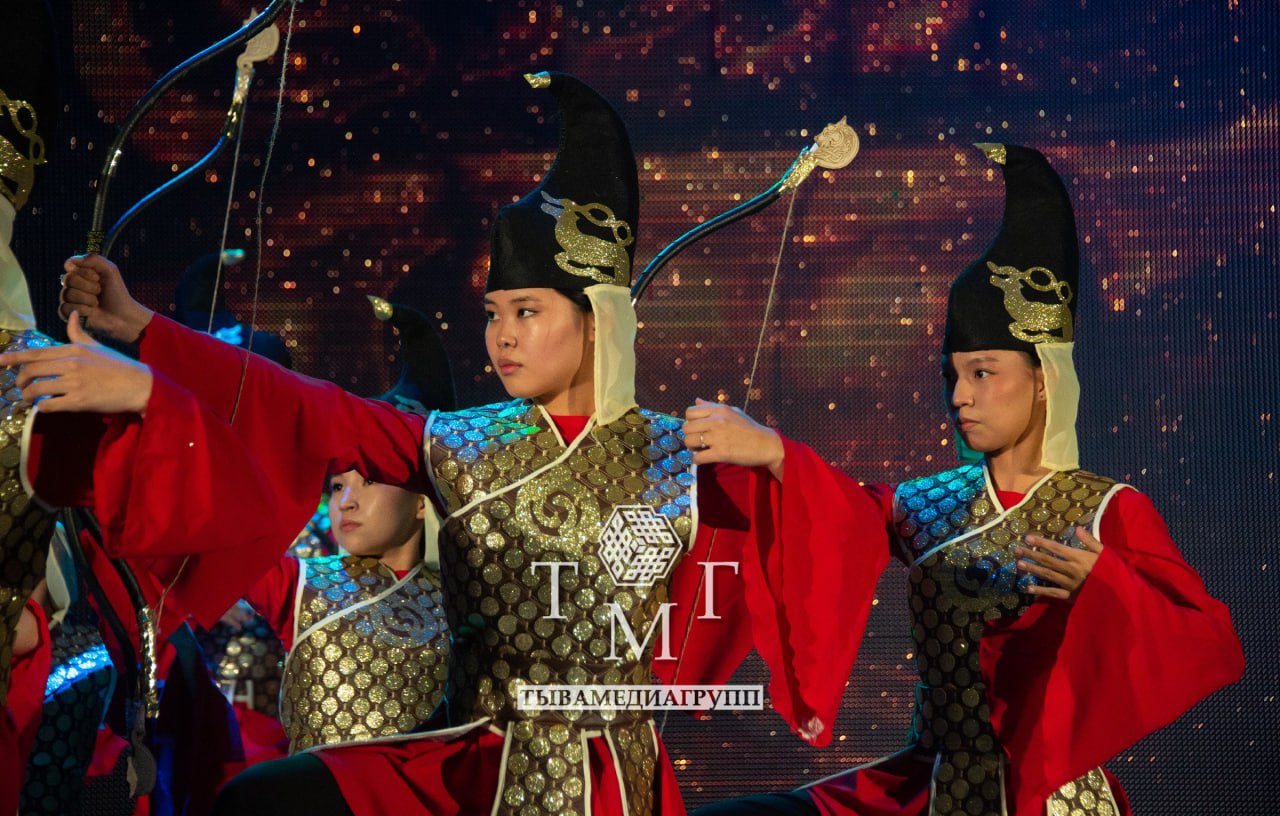 В Кызыле проходит масштабный фестиваль «Богатство России», объединивший более 400 участников В Кызыле проходит масштабный фестиваль «Богатство России», объединивший более 400 участников