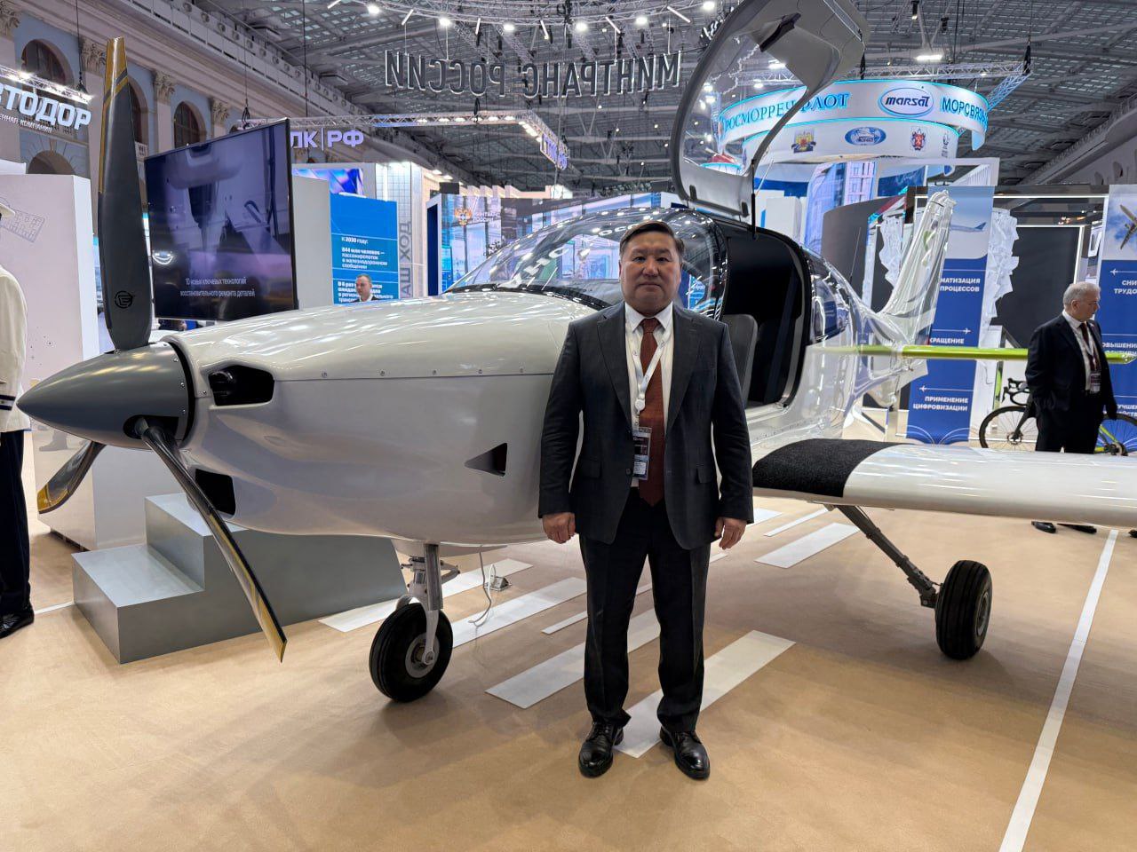 Глава Тувы принял участие в XIX Международном форуме и выставке «Транспорт России»