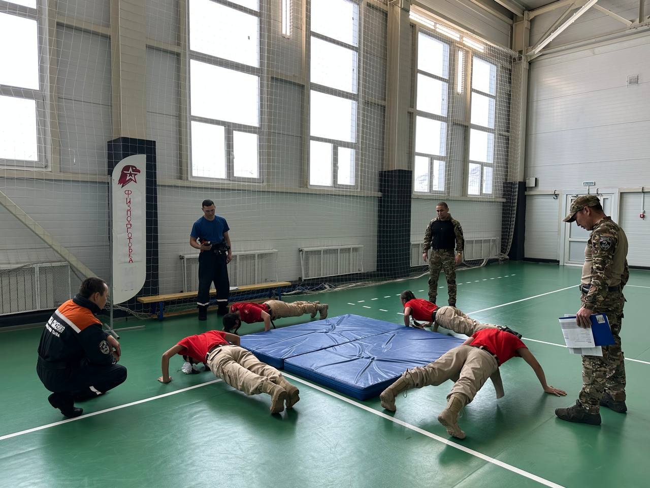 В Туве состоялась первая военно-патриотическая игра «Девушки в погонах» В Туве состоялась первая военно-патриотическая игра «Девушки в погонах»