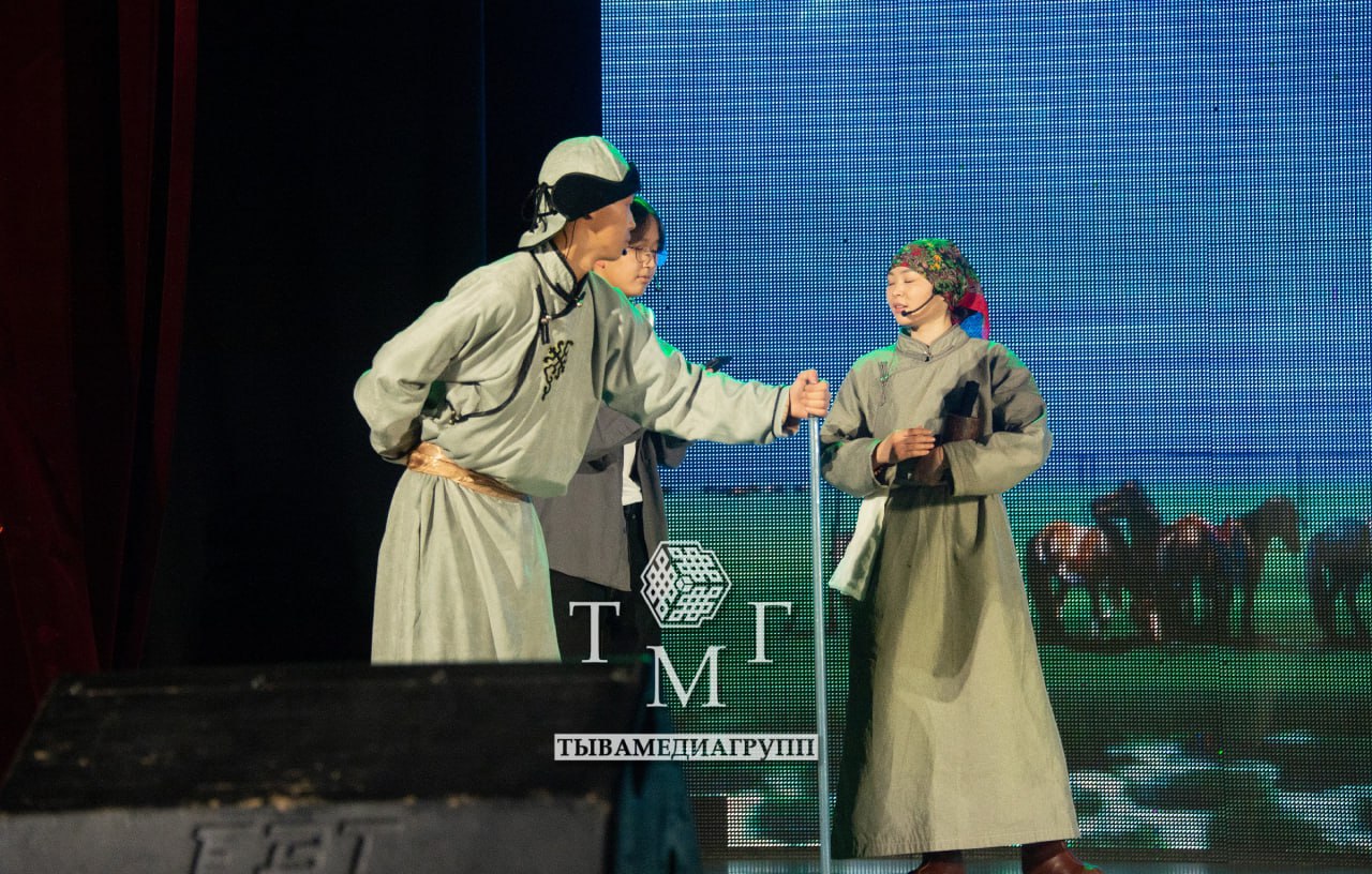 В Кызыле проходит масштабный фестиваль «Богатство России», объединивший более 400 участников В Кызыле проходит масштабный фестиваль «Богатство России», объединивший более 400 участников