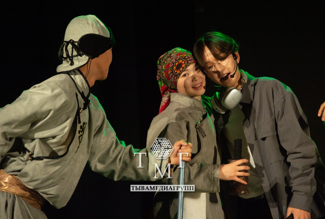 В Кызыле проходит масштабный фестиваль «Богатство России», объединивший более 400 участников В Кызыле проходит масштабный фестиваль «Богатство России», объединивший более 400 участников